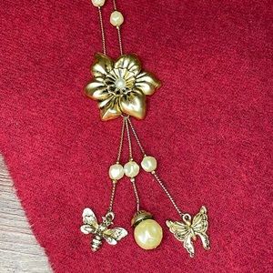 Necklace 20-21” Faux Pearls Goldtone Floral With Charms Bee Nature Butterfly